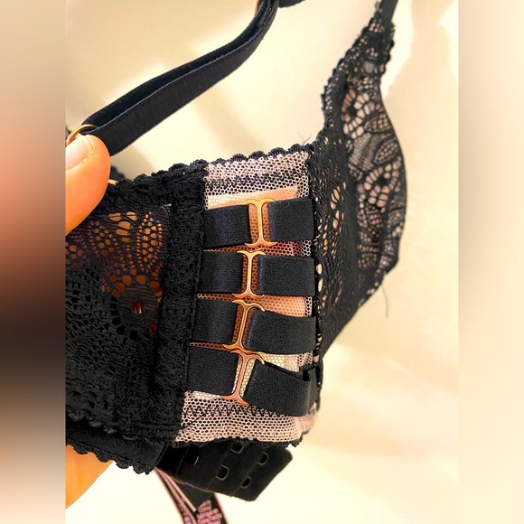 Victoria’s Secret Very Sexy Unlined Plunge Bra - Picture 4 of 5